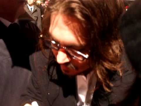 Meeting Johnny Depp @ the Alice in Wonderland Prem...