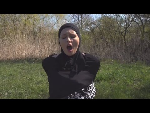 Hijab Queen outdoor