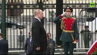 Russia&#39;s President Putin has laid flowers at the Tomb of the Unknown Soldier