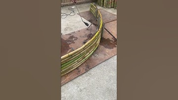 Uốn cong tre trúc làm nhà tre mái lá tại xưởng Tre trúc Ngọc Dương