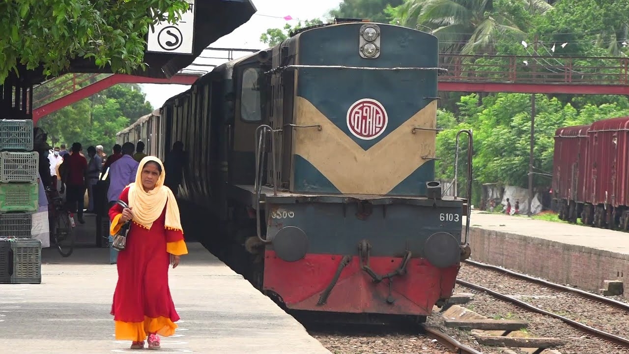 Special Parcel Train (Khulna-Chilahati Route) with Rupsha Express Train ...