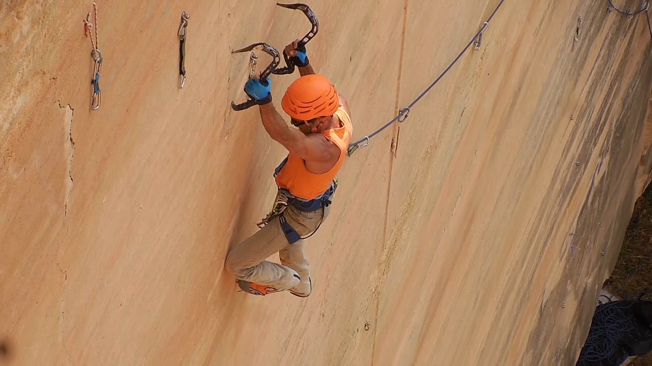 Dry Tooling a Verezzi - Paolo Rabbia, Via dei carri matti
