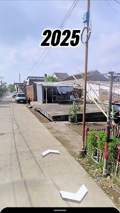 rumah tampak semakin tenggelam karena peninggian jalan akibat rob di sriwulan Demak #banjirrob #fyp