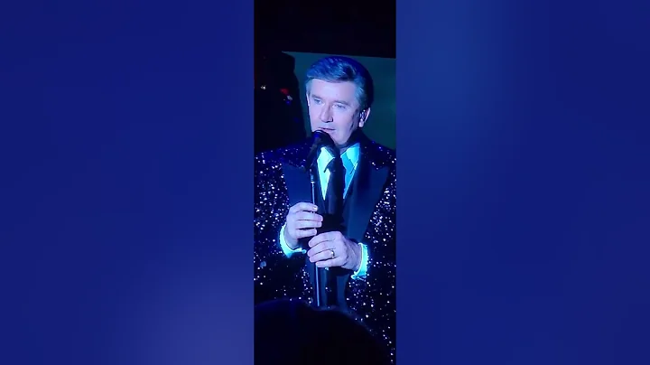DANIEL O' DONNELL SHOW.10/06/22. singing standing ...