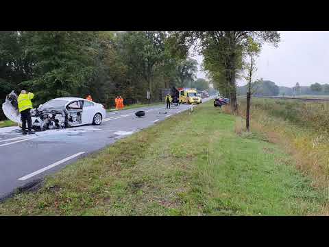Frontale botsing op de N360 bij Delfzijl
