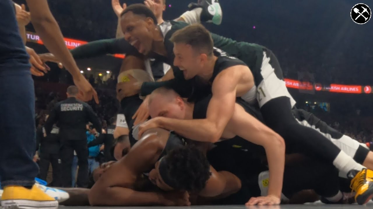 Кошаркаши Партизана прослављају  победу са својим саборцима! Партизан - Реал Мадрид 31.3.2023.