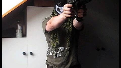 (Airsoft) How to reload while dual wielding