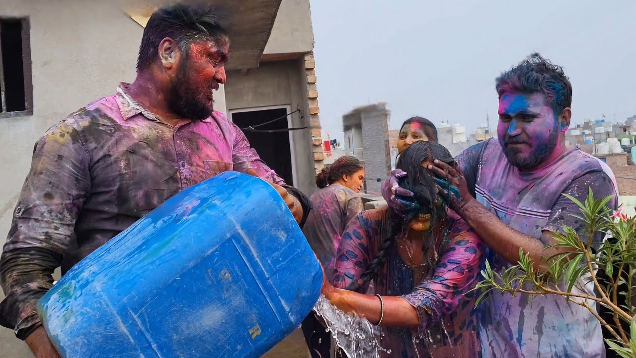 ऐसी होली कभी मत खेलना #holi  #devarbhabhikiHoli #Holivideo