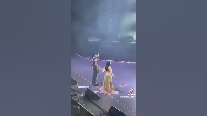 por la culpa de jd pantoja  se cae Kim loaiza  en el concierto