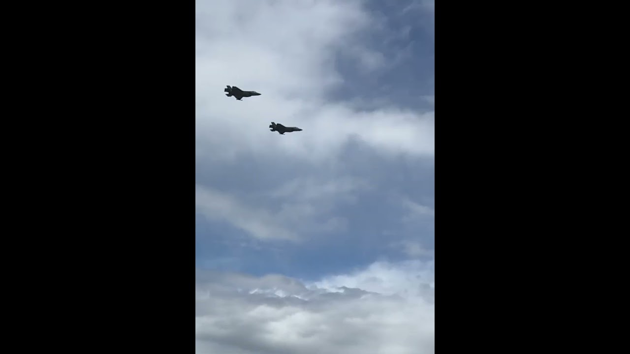F-35A 2-ship Fly By to start the Oregon Air Show 2024 