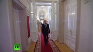Putin walking but it's normal