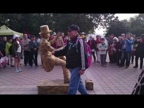 淡水街頭藝人tumsui street artist 金人！