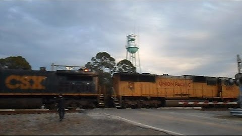 CSX & Union Pacific Train With 2 Camera Position View