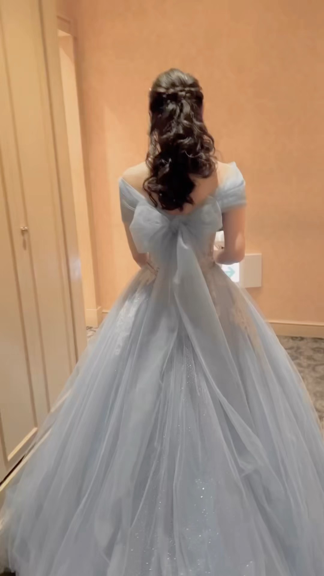 花嫁さまの後ろ姿が美しすぎた💍video by