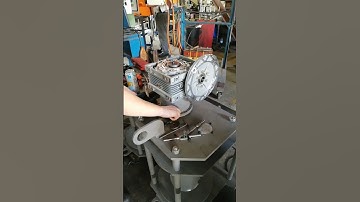 QUICK FITTING IN THE MECHANICAL WORKSHOP WITH ASSEMBLING WINCH PARTS TOGETHER