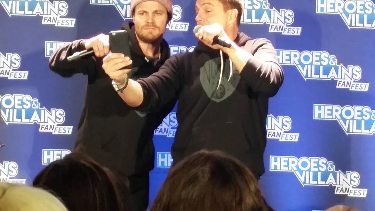 Stephen Amell John Barrowman Kiss Youtube