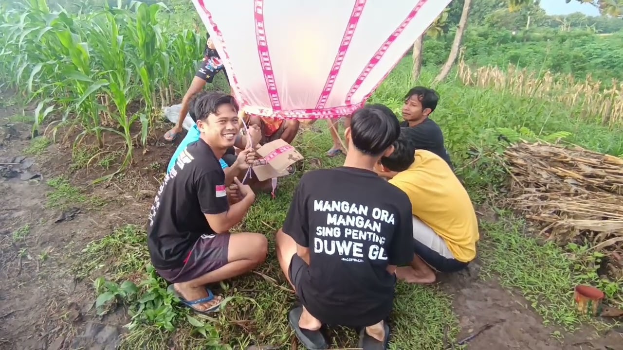 Uji coba balon udara kaisar langit (KL) 10m fuul molotov #balontrenggalek #balonponorogo #fyp