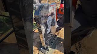 Процесс установки/монтажа памятника из гранита