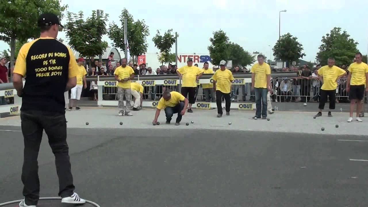 Miniature de la vidéo : Pétanque : 1.000 boules dans l'heure à Dreux avec Julien Lamour