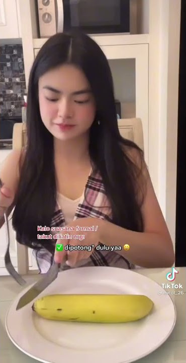 CARA MAKAN PISANG (BY: MICHELLE_IRWANTO)