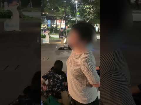 Cathay 街头演唱 --  逆光 (演唱者：JeffNgmusic)