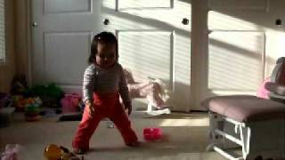 DSCF7049.AVI baby honeybelle first steps