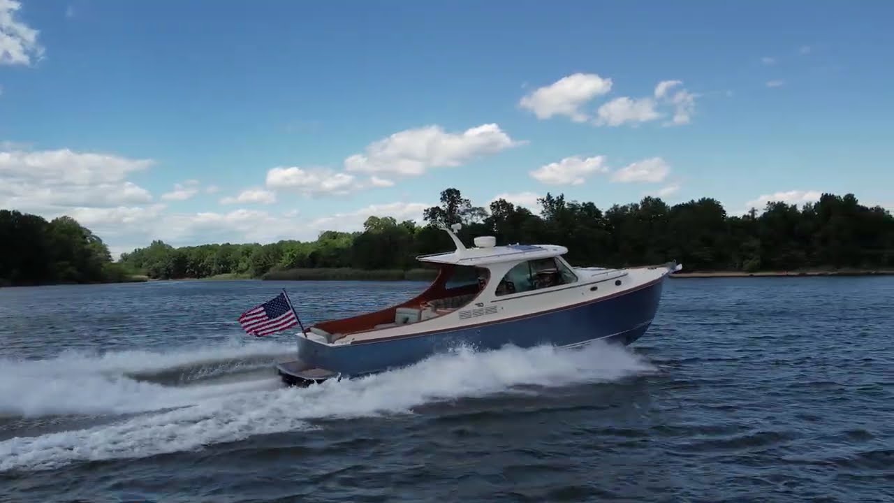 ⁣2013 Hinckley Talaria 34 