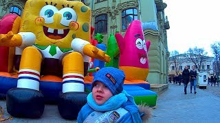 ВЛОГ Юморина 2018 в Одессе Смотрим гигантский батут Губка Боб в День Смеха Trawel Odessa City 2018