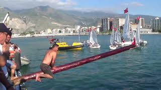 Edi̇p Oral İskenderunda Yüzm Yarşi Veyagli Di̇rek Bayrak Alma