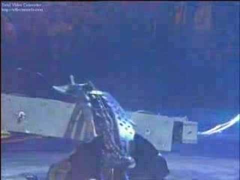 Razer vs Big Nipper (Robot Wars Battle)