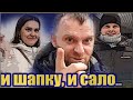 Самвел Адамян все 8 лет выбирает шапку - с двумя "стилистами" - Юля, Коля...