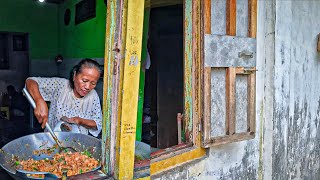 Fried Rice for 6,000 Rupiah, Order Through the Window, Hidden in an Alley