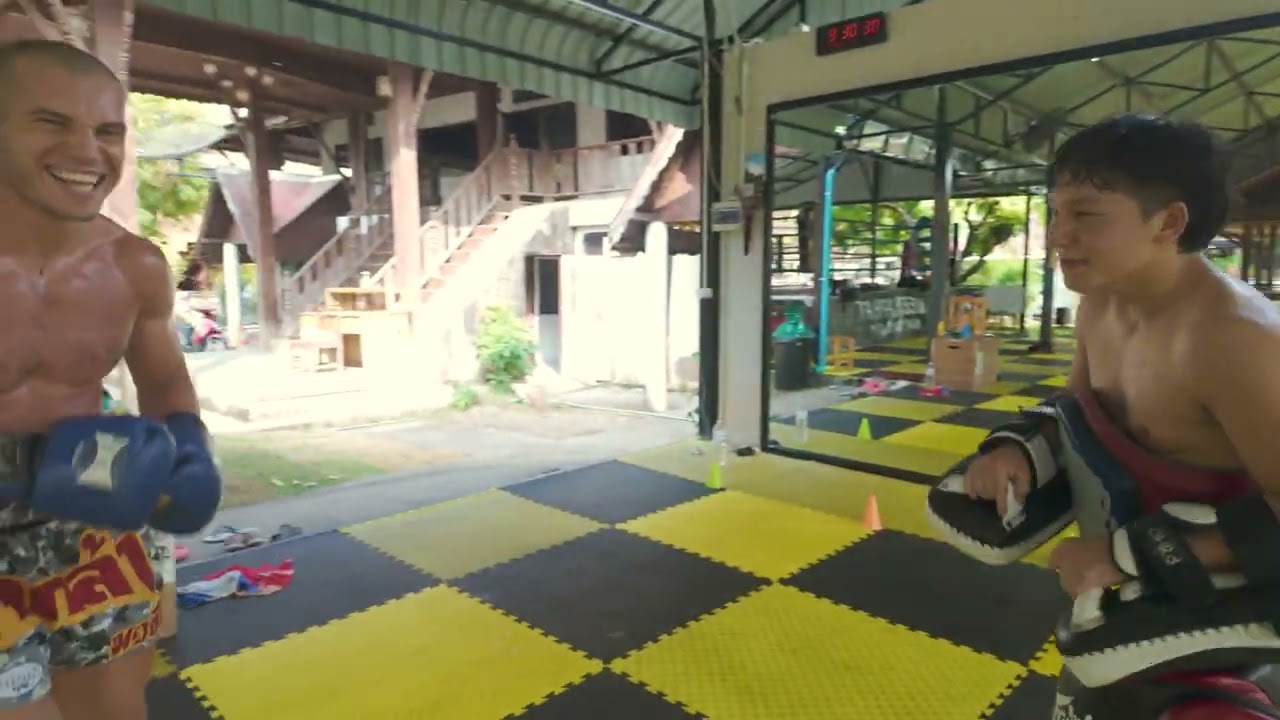 raw pad round (muay thai)