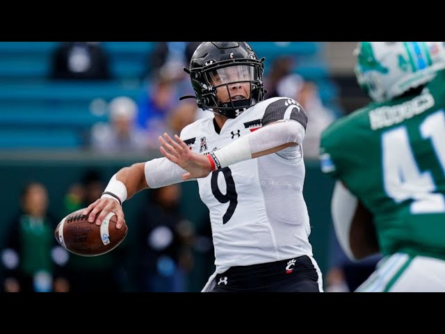 Desmond Ridder (Cincinnati QB) vs Tulane (2021)