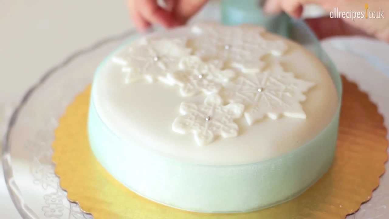 How to decorate a Christmas cake - YouTube