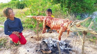 Primitive Technology - Find Crocodile by Spear in river - cooking Crocodile eating delicious [720p]