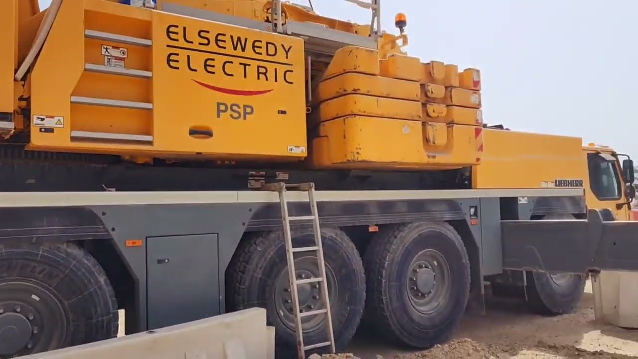 خطة وعمليات الرفع 31 : موبايل كرين شايل حمل وماشي فيه بالموقع هو كده عادي ولا خطر ؟