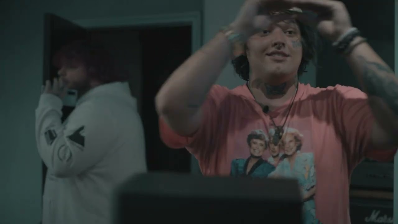 Spaceman Zack and Lil Garbage - Falling out (Official Music Video)