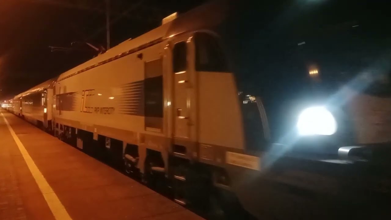 EU160-071 z IC SAN do Przemyśla Gł. zatrzymuje się na stacji Kolbuszowa 2.11.2025