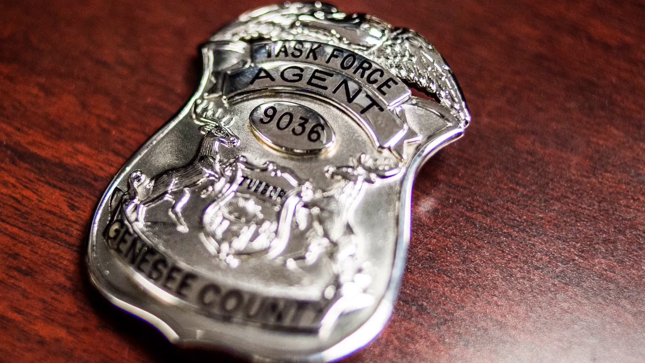 Audio of 911 call where fake cops attempted arrest - YouTube