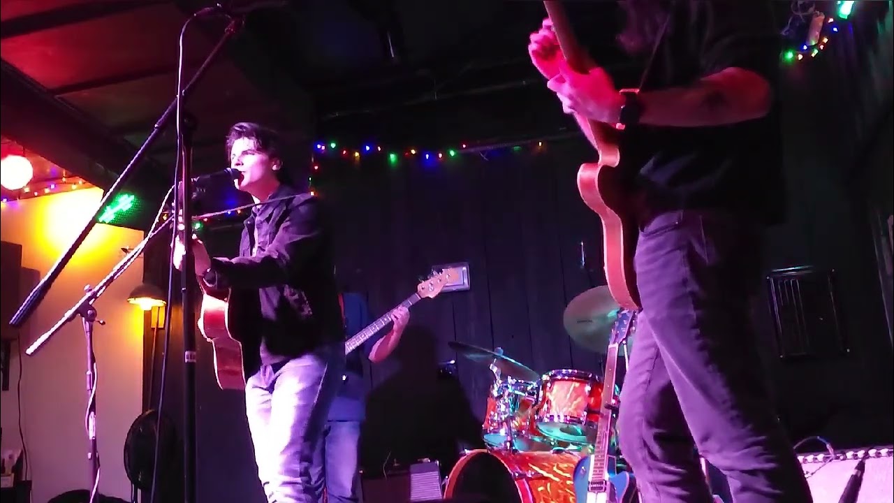 Jake Thistle -- Brainfreeze (original, live at Ringside) adlı videoyu YouTube'da izle Jake Thistle -- Brainfreeze (original, live at Ringside) adlı videoyu YouTube'da izle