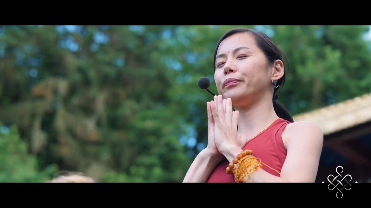 Karma Yoga | Trouvez votre équilibre - YouTube