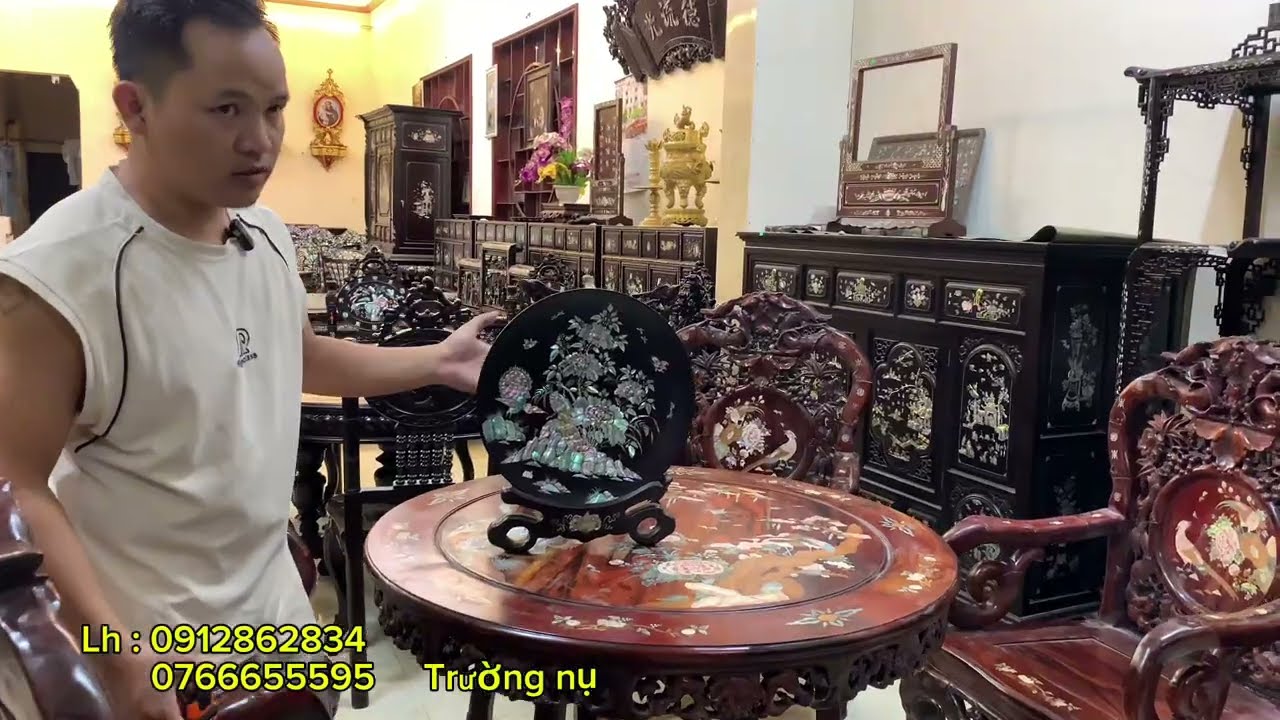 ghế trúc gỗ trắc , tranh đĩa , trò gỗ , tủi bầy đồ , bàn thờ ông địa .