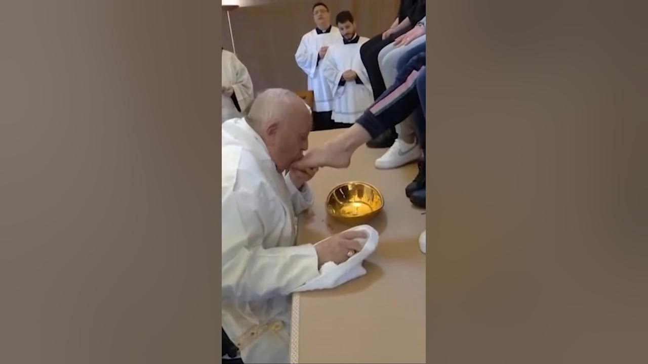Pope Francis washes feet of 12 inmates at a Roman prison on Holy Thursday Pope Francis washes feet of 12 inmates at a Roman prison on Holy Thursday