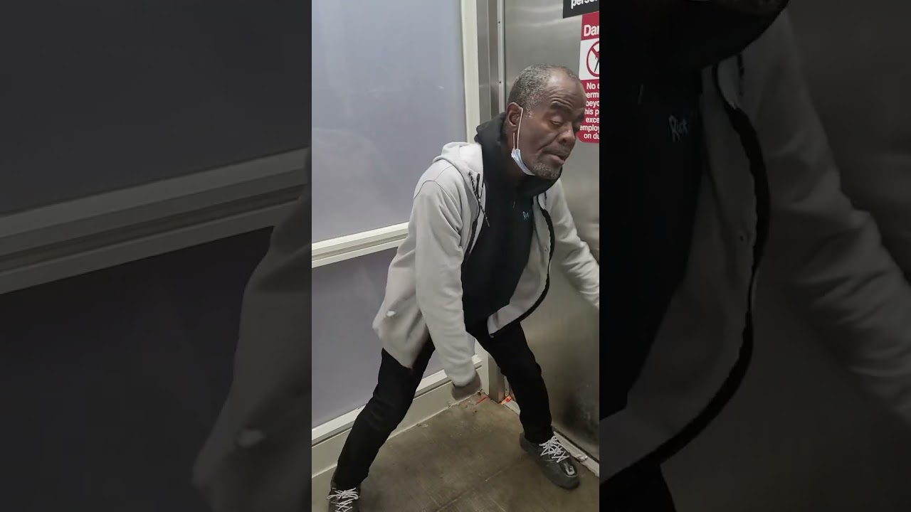 Southside Chicago Man and his Buddy off Dat Defense! (Growling Effects)