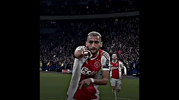 عليكي عيون لا بتنافق ولا بتخون 