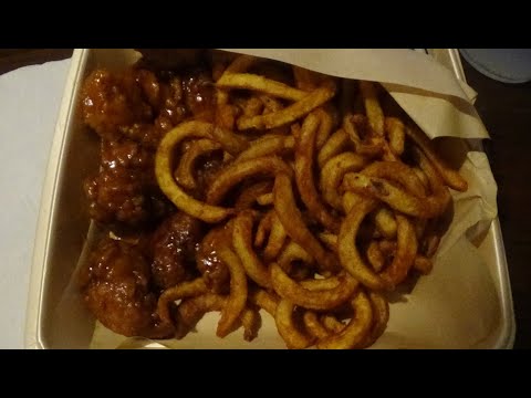【アメリカの食べ物】ジャストウィングス アップルバーベキューチキンとカーリーフライズ!