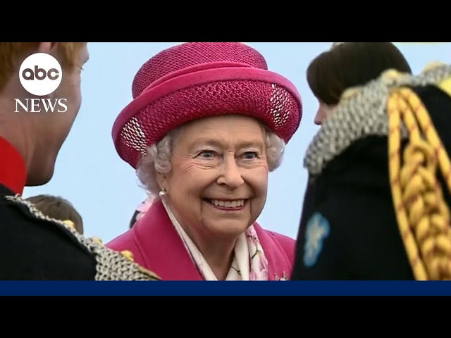 What's In Your Handbag, Queen Elizabeth? - ABC News