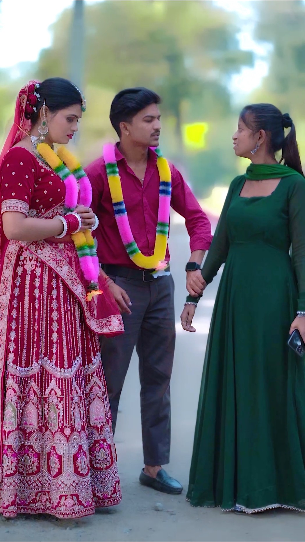 Tumko khus bhi na dekhu to mohabbat kesi
