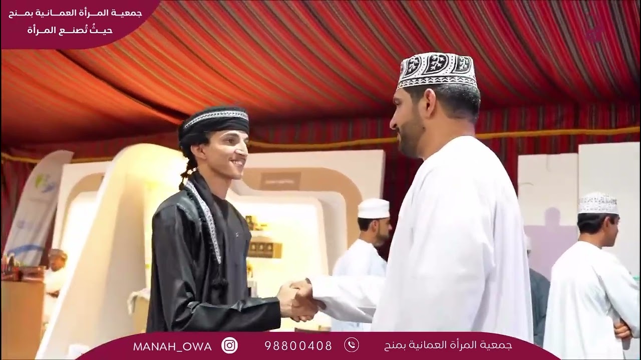 من مشاركة جمعية المرأة العمانية بولاية منح في مهرجان البشائر 